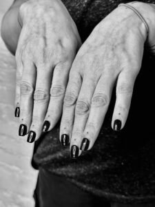 Handpoke dots tattoos on the finger tips by Dot by Dot in Berlin